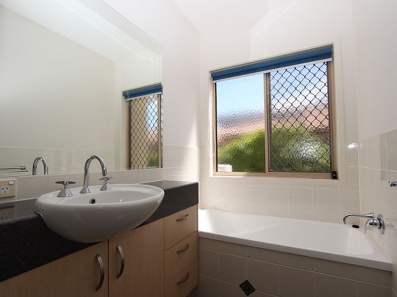 28B Shoveller Avenue, Paradise Point QLD 4216