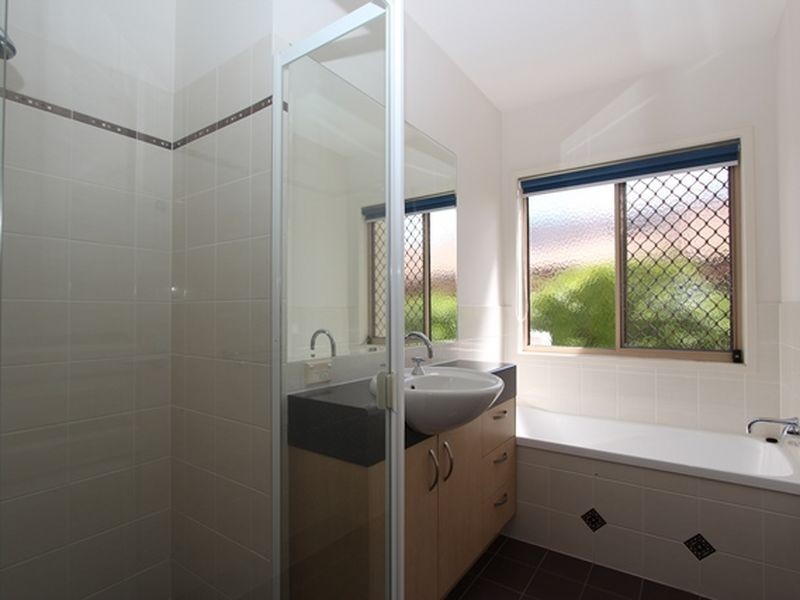 28B Shoveller Avenue, Paradise Point QLD 4216