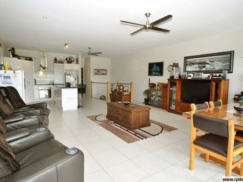 2/28 Cawthray Street, Biggera Waters QLD 4216