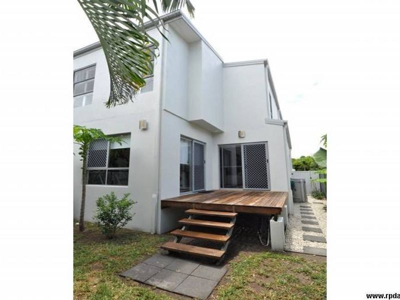 2/28 Cawthray Street, Biggera Waters QLD 4216