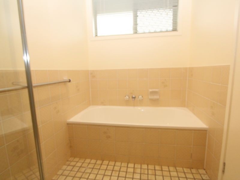 20 Menindee Avenue, Coombabah QLD 4216