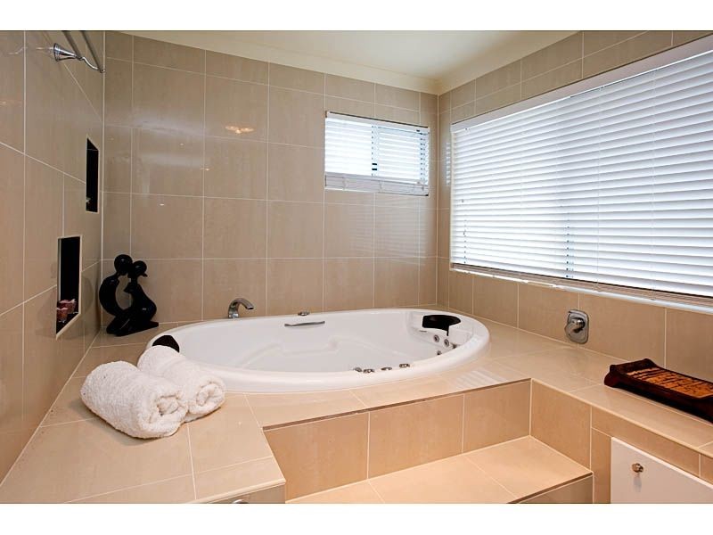 6 Serenity Boulevard, Helensvale QLD 4212