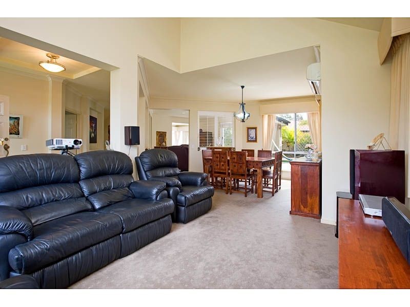 6 Serenity Boulevard, Helensvale QLD 4212