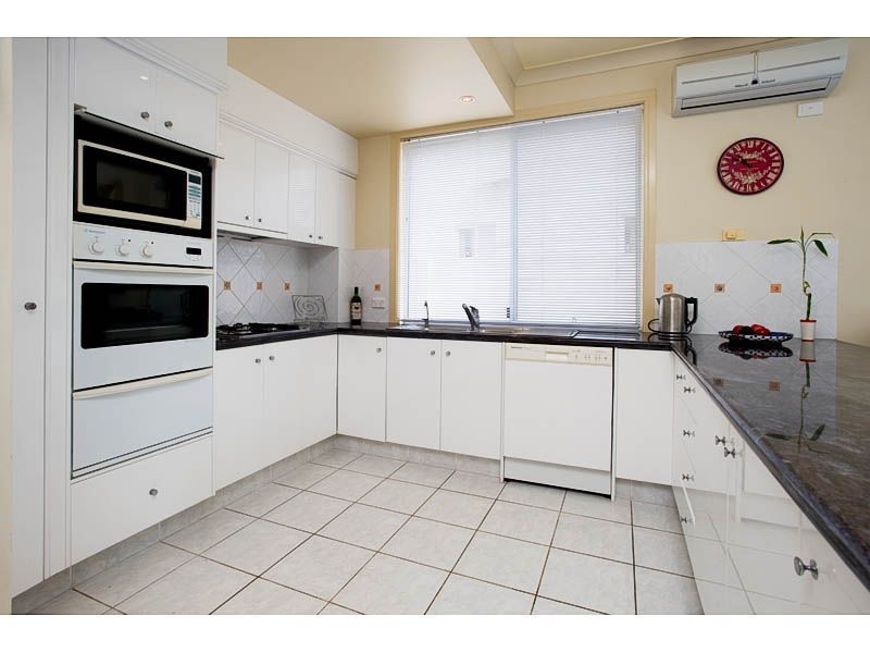 6 Serenity Boulevard, Helensvale QLD 4212