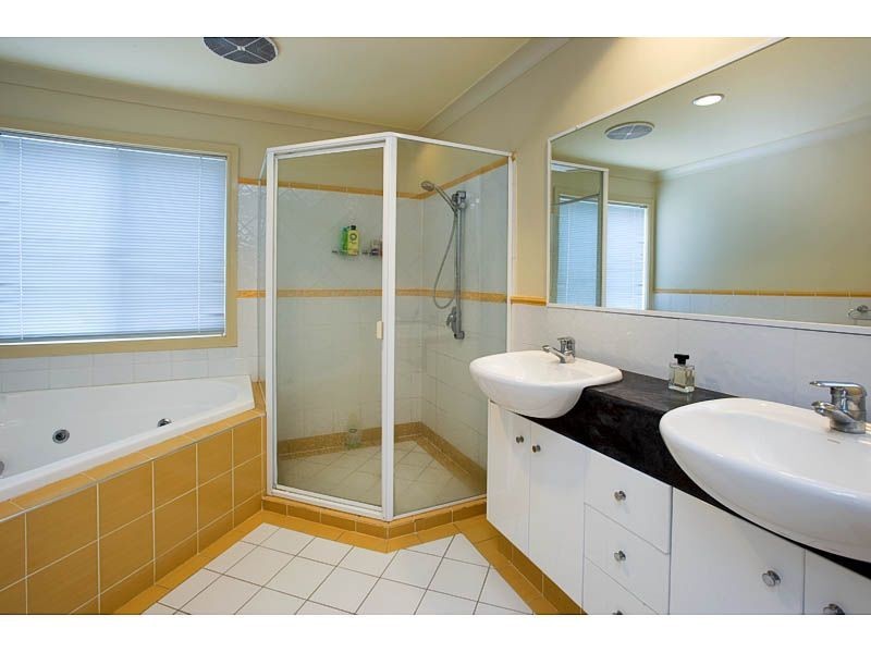 6 Serenity Boulevard, Helensvale QLD 4212