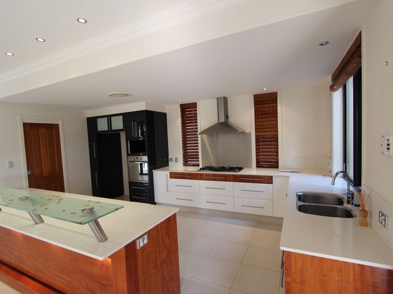 15 King Charles Drive, Sovereign Islands QLD 4216