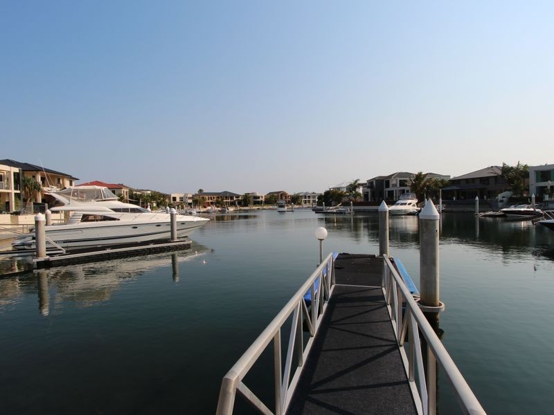 15 King Charles Drive, Sovereign Islands QLD 4216