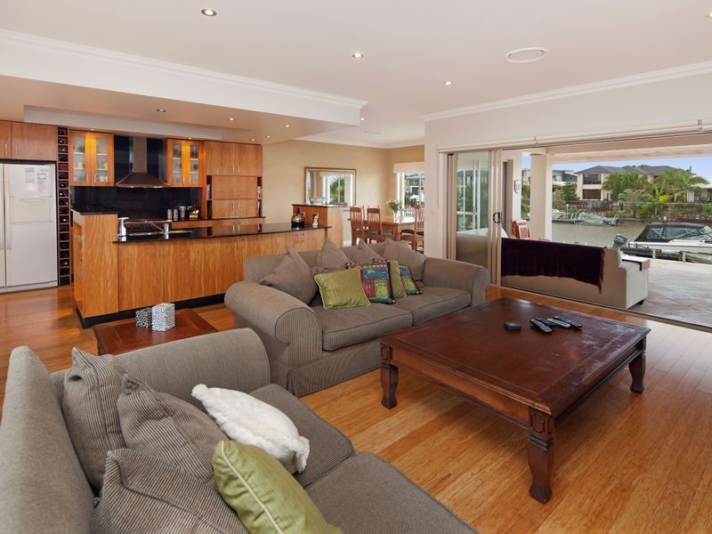 39 Ferrymans Court, Helensvale QLD 4212