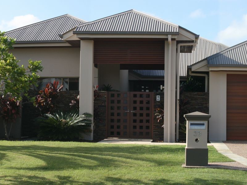 39 Ferrymans Court, Helensvale QLD 4212