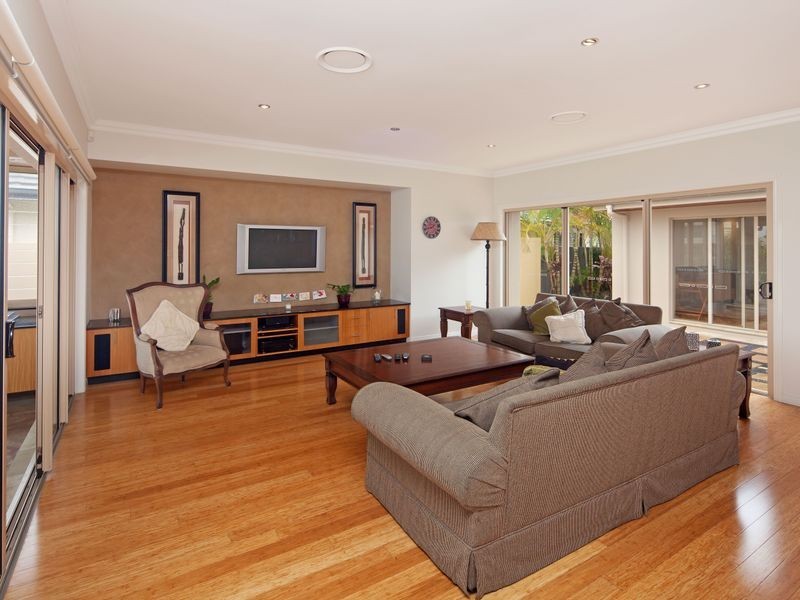 39 Ferrymans Court, Helensvale QLD 4212