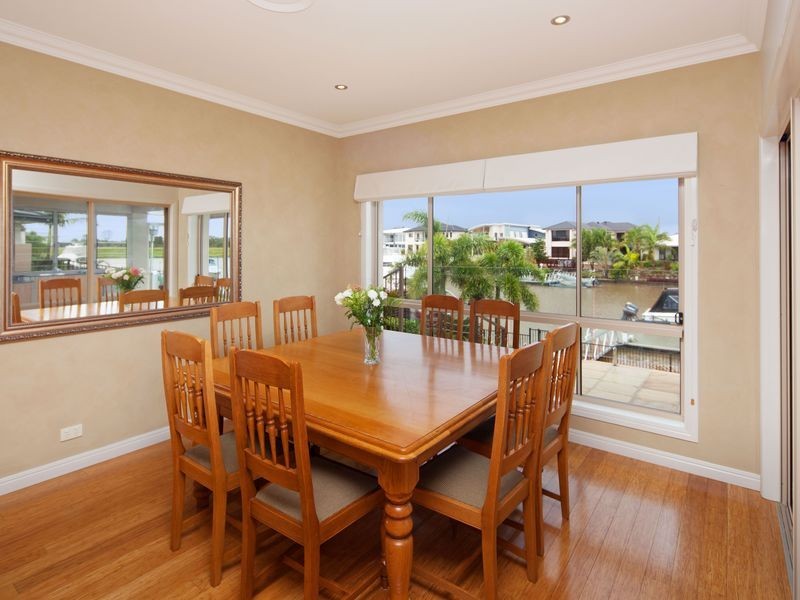 39 Ferrymans Court, Helensvale QLD 4212