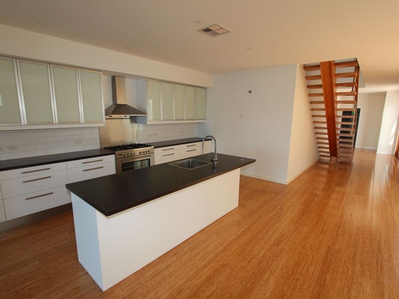 10 Quayside Drive, Helensvale QLD 4212