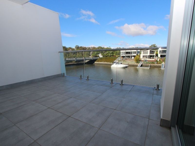 10 Quayside Drive, Helensvale QLD 4212