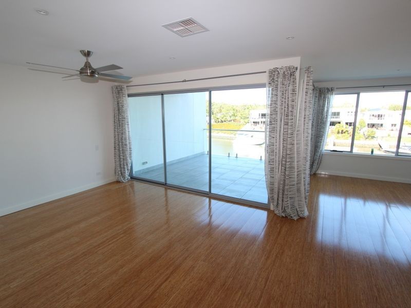 10 Quayside Drive, Helensvale QLD 4212