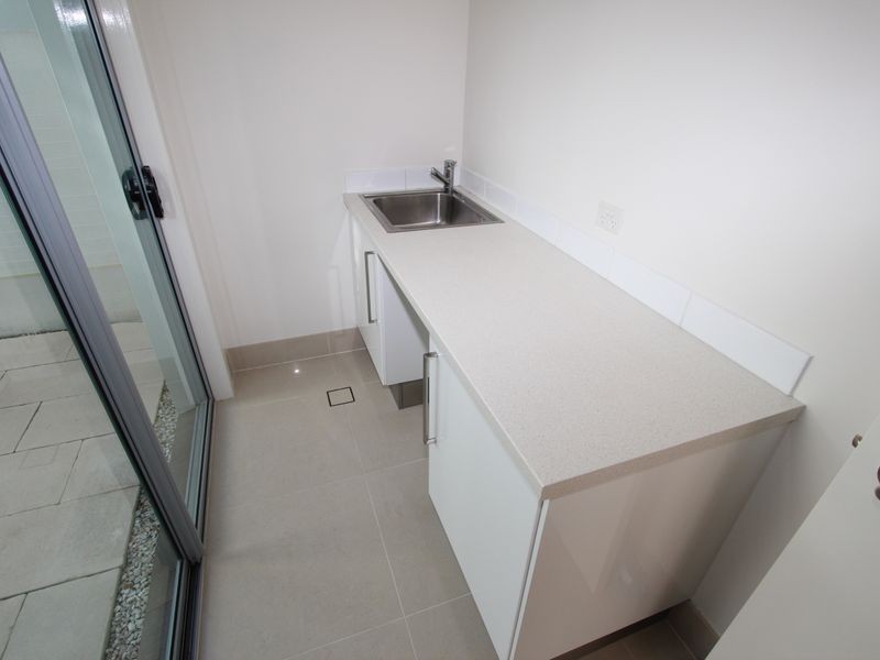 10 Quayside Drive, Helensvale QLD 4212