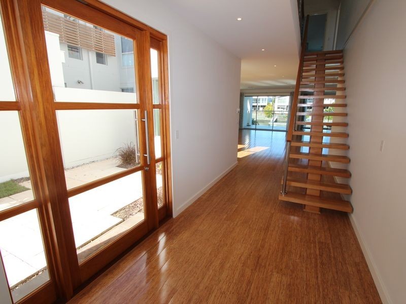 10 Quayside Drive, Helensvale QLD 4212