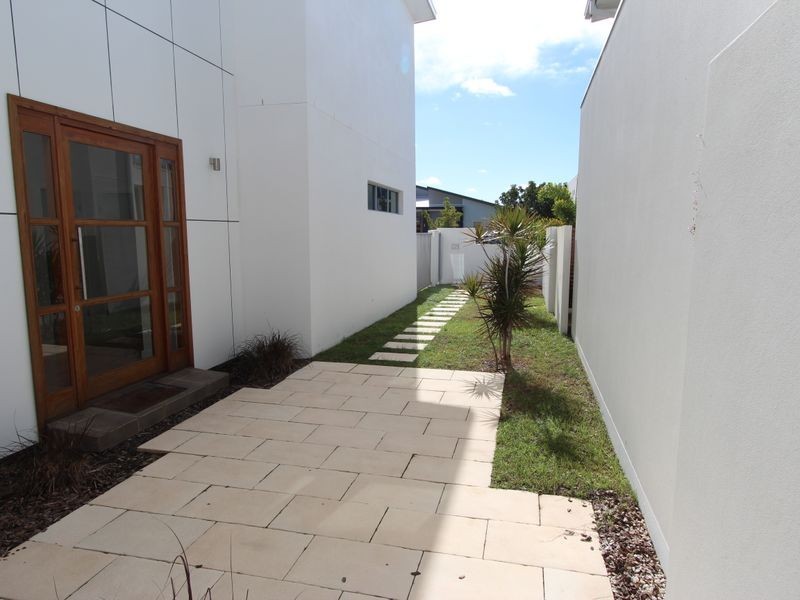 10 Quayside Drive, Helensvale QLD 4212