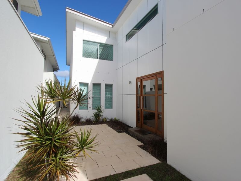 10 Quayside Drive, Helensvale QLD 4212