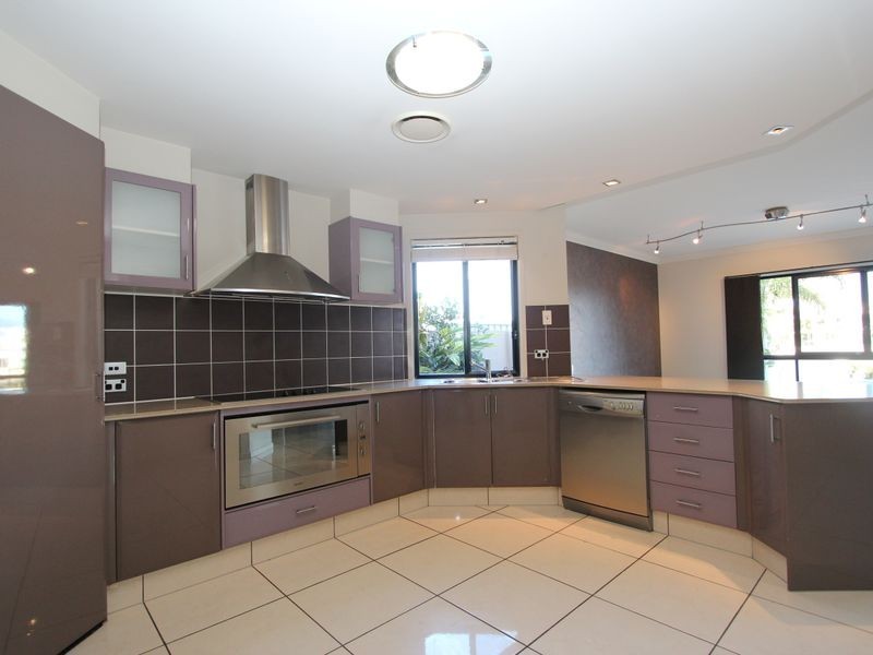 10 Pipers Point, Helensvale QLD 4212