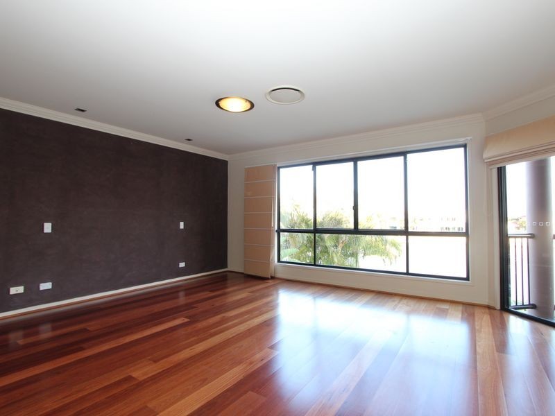 10 Pipers Point, Helensvale QLD 4212