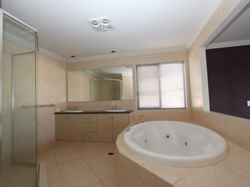 10 Pipers Point, Helensvale QLD 4212