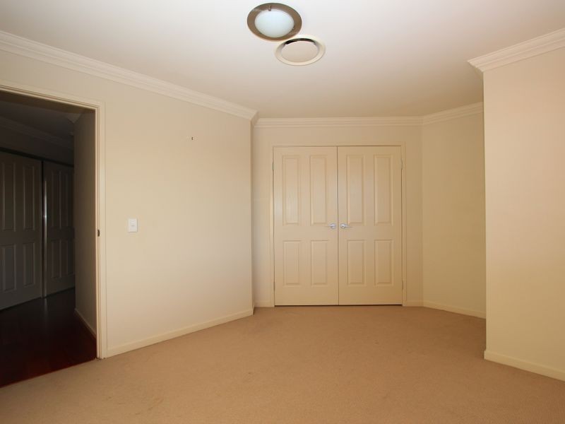 10 Pipers Point, Helensvale QLD 4212