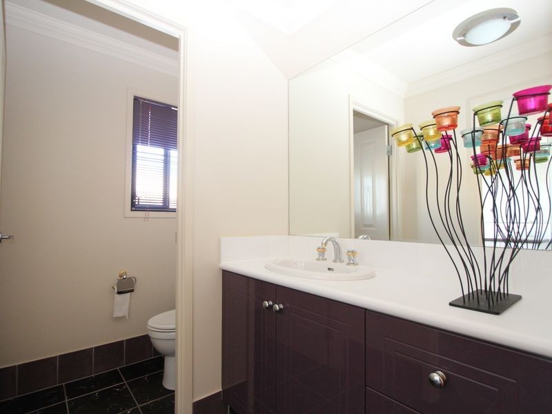 10 Pipers Point, Helensvale QLD 4212