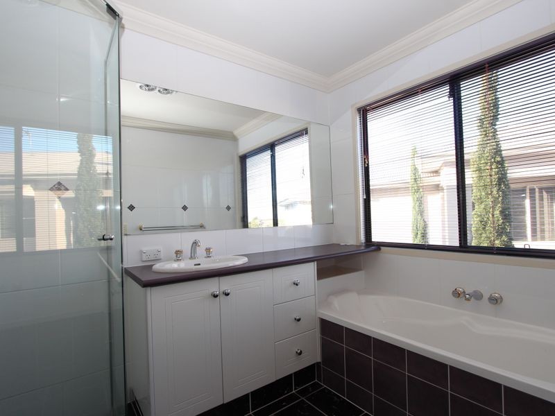 10 Pipers Point, Helensvale QLD 4212