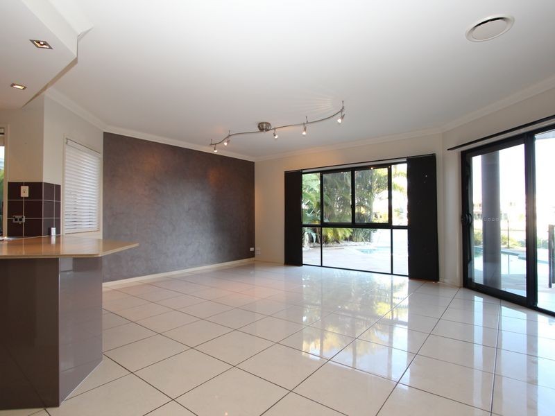 10 Pipers Point, Helensvale QLD 4212