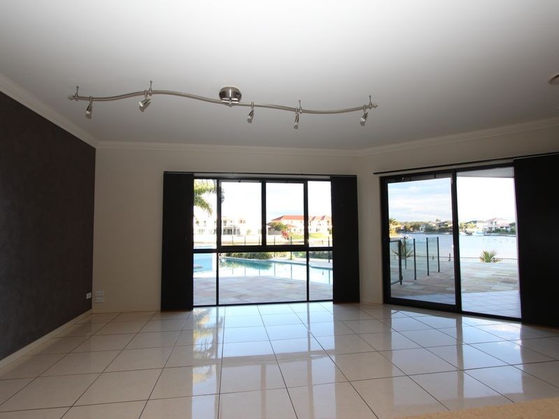 10 Pipers Point, Helensvale QLD 4212