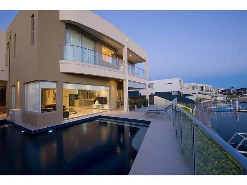 Sovereign Islands QLD 4216