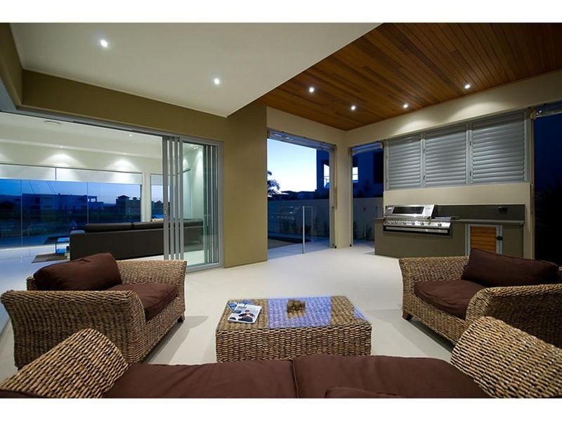 Sovereign Islands QLD 4216