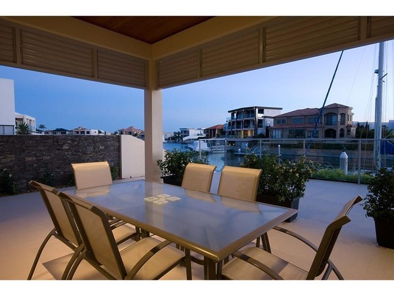 Sovereign Islands QLD 4216