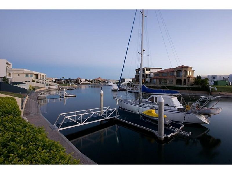 Sovereign Islands QLD 4216