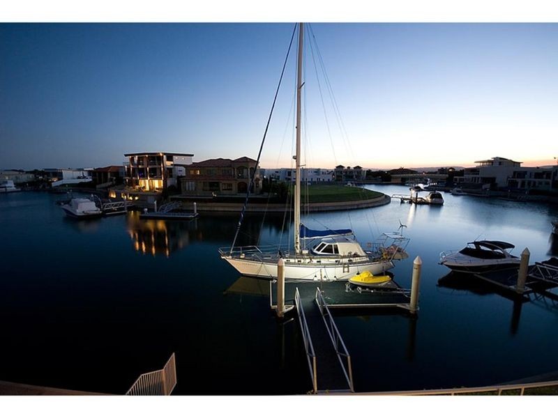 Sovereign Islands QLD 4216