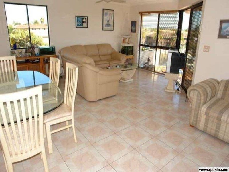 11/12 Canal Avenue, Runaway Bay QLD 4216