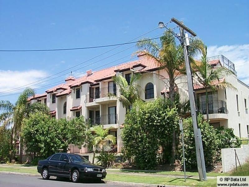 11/12 Canal Avenue, Runaway Bay QLD 4216