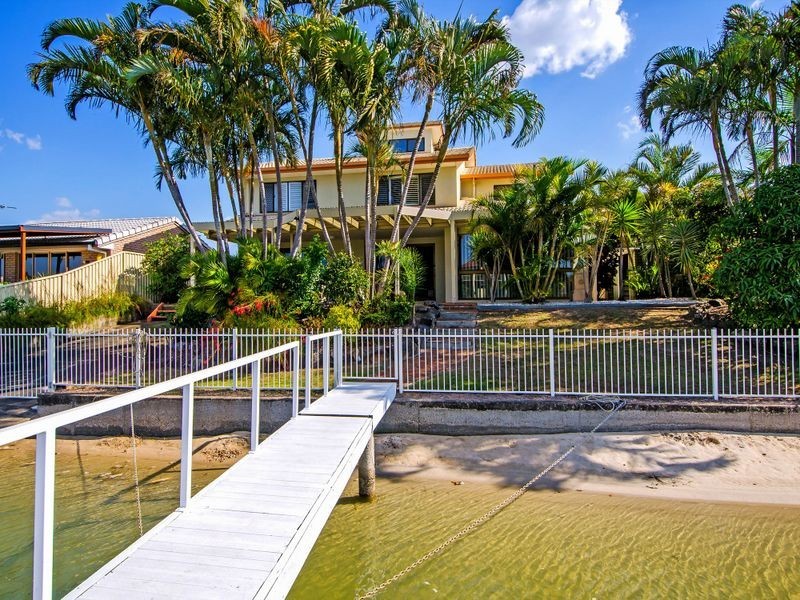33 Seaspray Street, Paradise Point QLD 4216