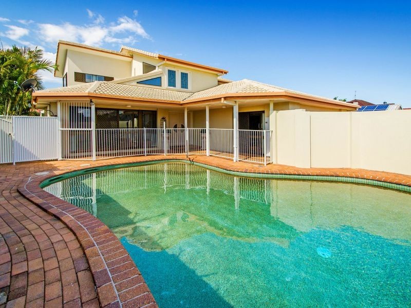 33 Seaspray Street, Paradise Point QLD 4216