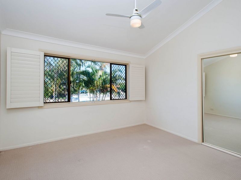 33 Seaspray Street, Paradise Point QLD 4216