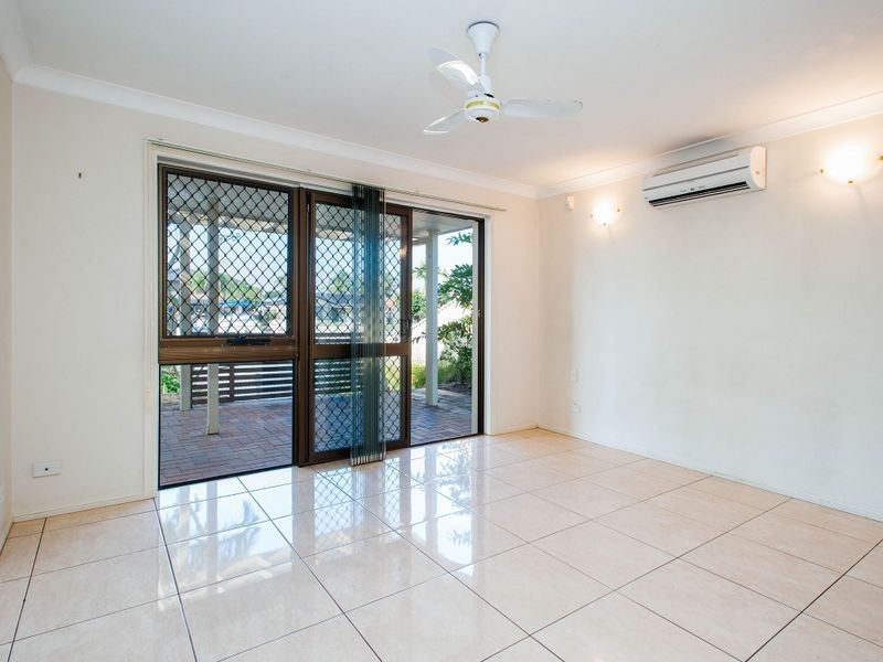 33 Seaspray Street, Paradise Point QLD 4216