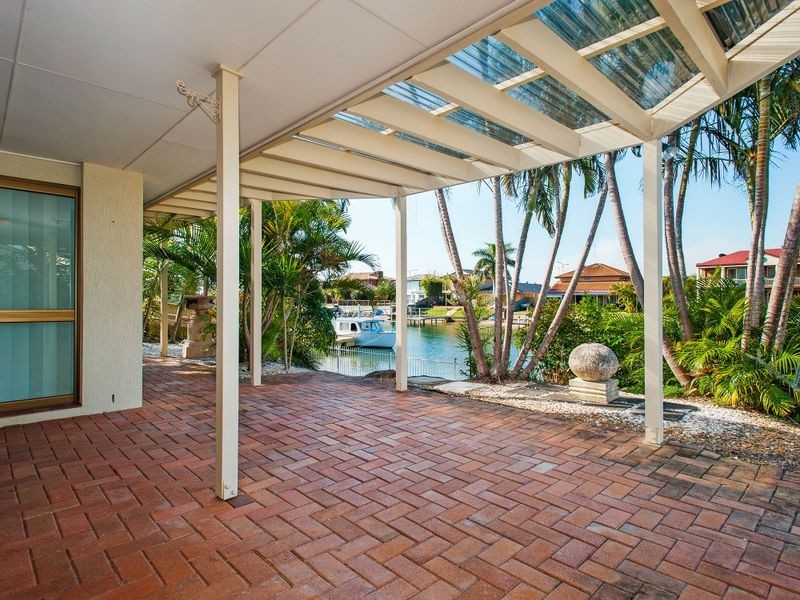 33 Seaspray Street, Paradise Point QLD 4216
