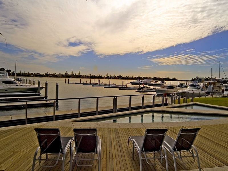 2109 Ephraim Island, Paradise Point QLD 4216