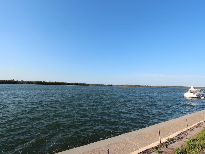 37 Knightsbridge Parade West, Sovereign Islands QLD 4216