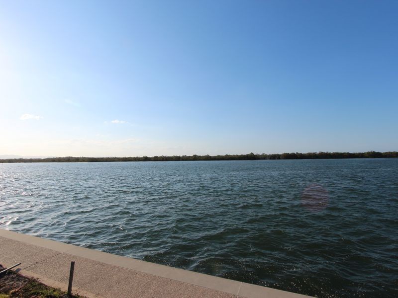 37 Knightsbridge Parade West, Sovereign Islands QLD 4216