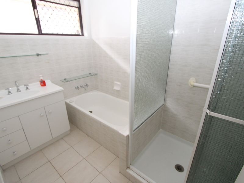 1/16 Rouen Avenue, Paradise Point QLD 4216