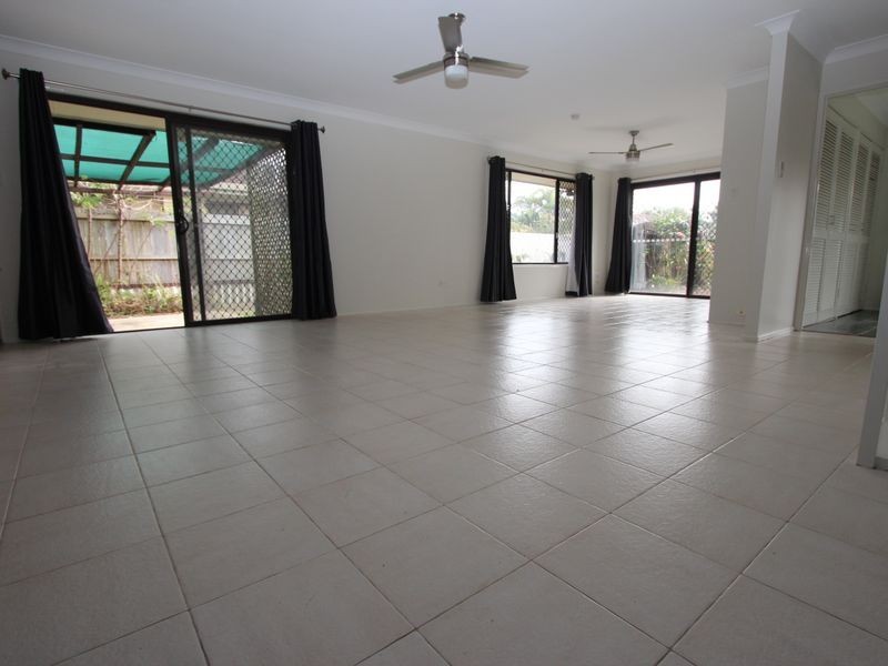 1/16 Rouen Avenue, Paradise Point QLD 4216