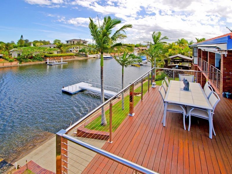 17 Erave Avenue, Runaway Bay QLD 4216