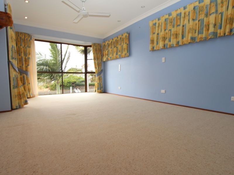 17 Erave Avenue, Runaway Bay QLD 4216