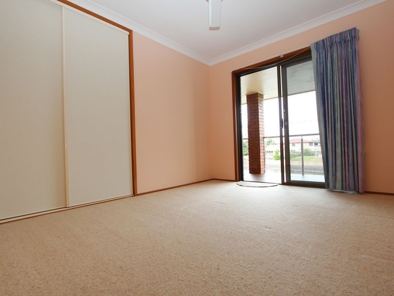 17 Erave Avenue, Runaway Bay QLD 4216